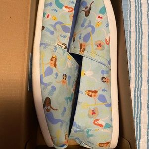 Brand new toms limited edition shows. Beautiful little mermaids never worn.as 9